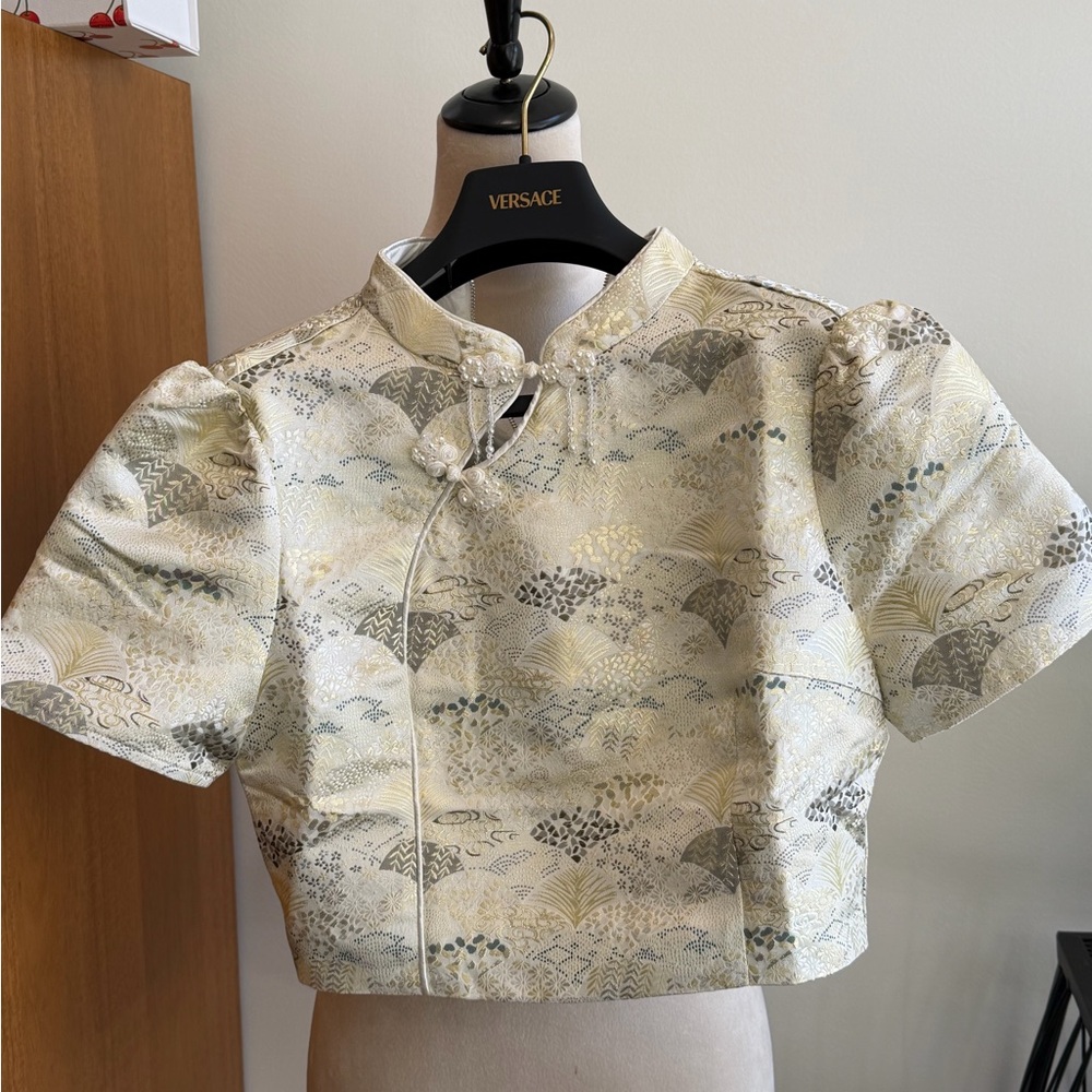 NWT oriental style Brocade Crop Top in Gold and Cream embroidered